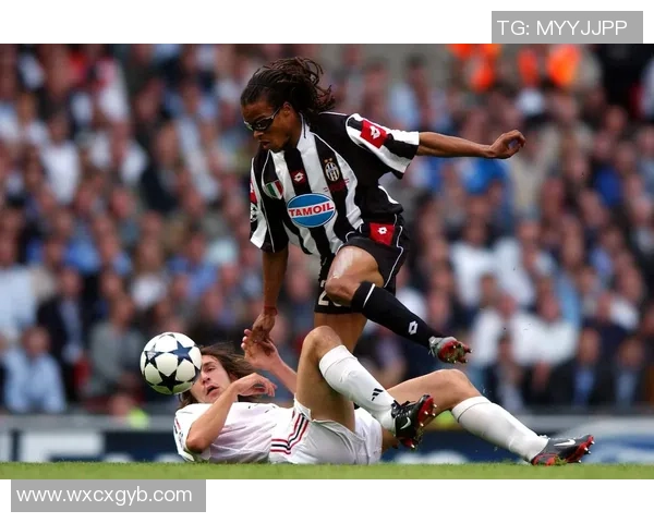 足球明星背后的女人们：揭开他们妻子的故事与风采合集