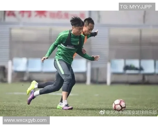 杭州足球队在挑战赛中的默契配合与战术执行分析 杭州足球队在挑战赛中的默契配合与战术执行分析